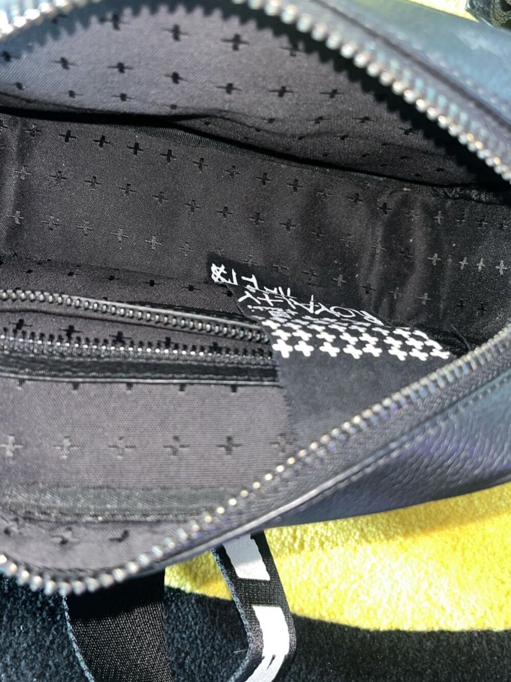 KSUBI Crossbody Camera Bag in Black - Picture 6 of 6